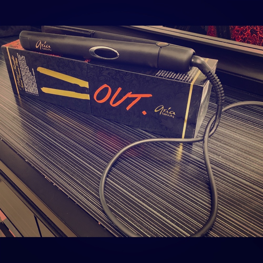 Aria flat iron